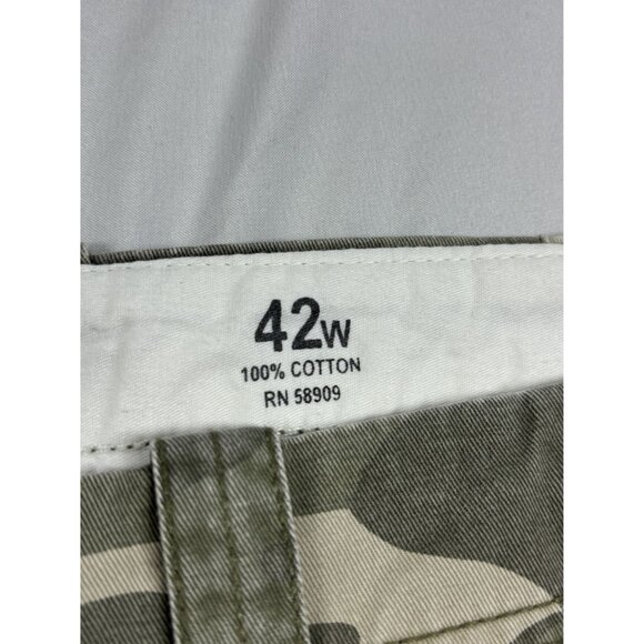 Roundtree & Yorke Camo Cargo Shorts Casuals Men's 42W Classic Fit 10" Inseam - Picture 4 of 9